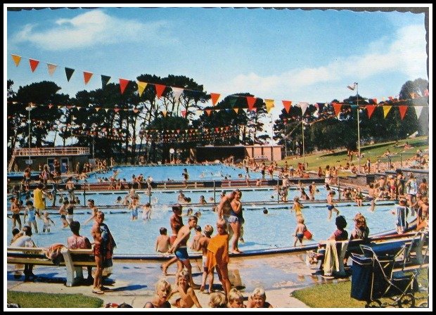 color pool postcard1